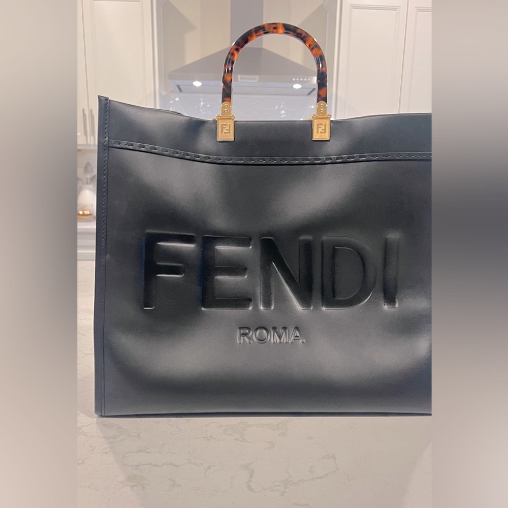 New Large Fendi Sunshine bag. Dust bag,tags included.No scratches or stains.